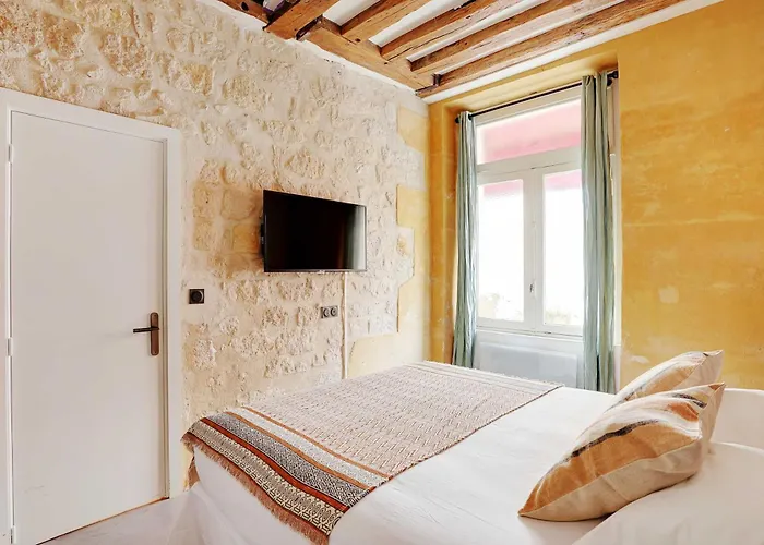 Apartment Spacious - 4br-10p - Place Des Vosges Paris